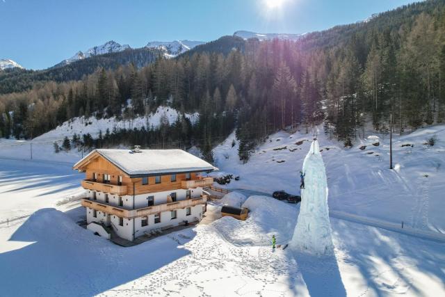 Nedererhof - Zimmer Alpenrose mit Gemeinschaftsküche