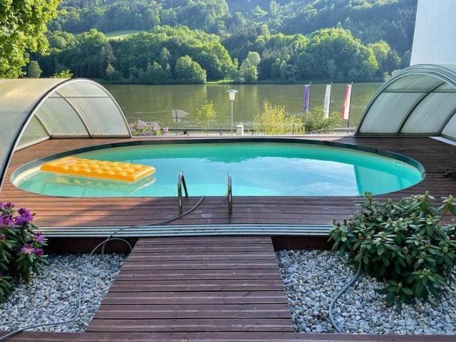 Bungalow Donaublick mit Pool und Garten