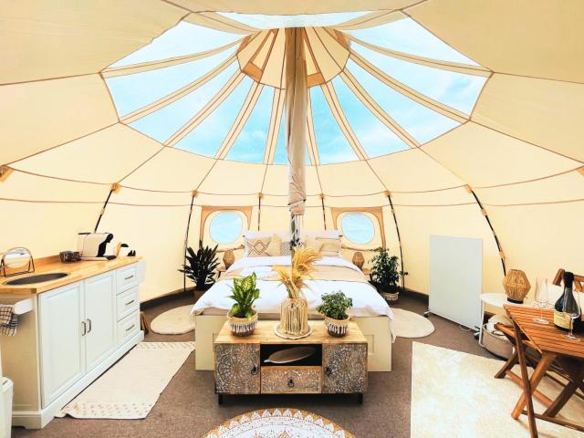 Glamping Hohe Wand - Zelt mit Sternenfenster und Whirlpool