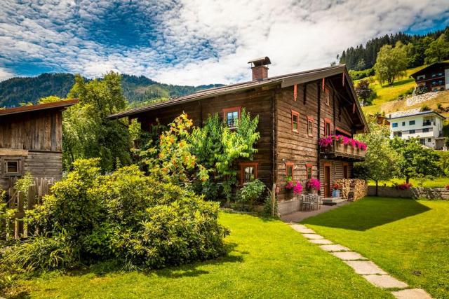 Traumhafte Auszeit in den Bergen Gemütliche Hütte für totale Entspannung