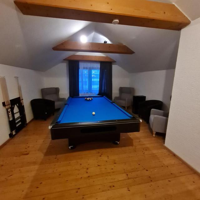 Sarahs Village Apartment - Billiard und Kamingeflüster