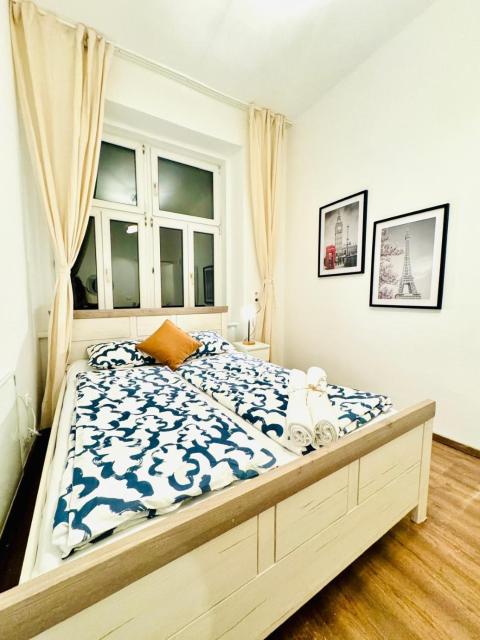 Charming 2Person Room, Minutes from Atzgersdorf