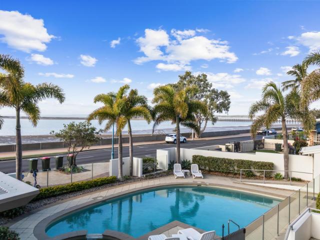 Hervey Bay Waterfront Apartment