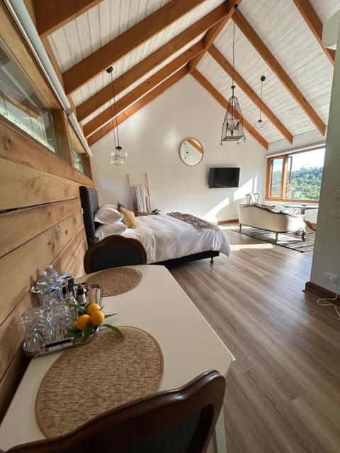 Rainy Hill Retreat - The Loft