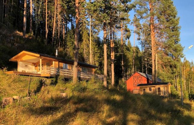 Solbacken Cottage und Lodge - Ferienhaus-Gefüge in Västerrå mit Garten, Terrasse und mehr