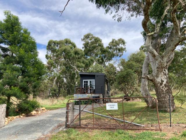 Cherry Tree - Merigan Farm Stay