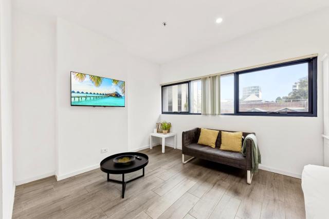 Burwood 1Br studio nearTrain StationShopping