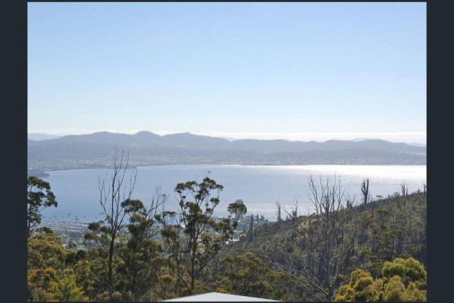 Modern executive house, stunning views over Hobart