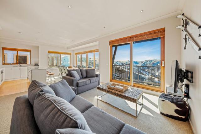 Schnapps Penthouse Ski Apt with Undercover Parking