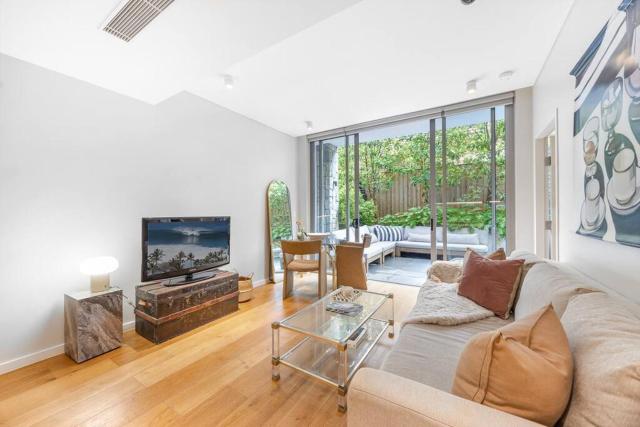 Modern & Quiet 1BR Apartment with Private Garden in Bondi close to the Beach