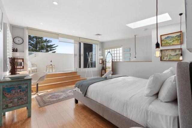 Birds Nest Studio - huge views above North Bondi