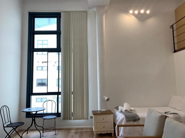 Broadway I Central, Spacious White Apartment 56sqm