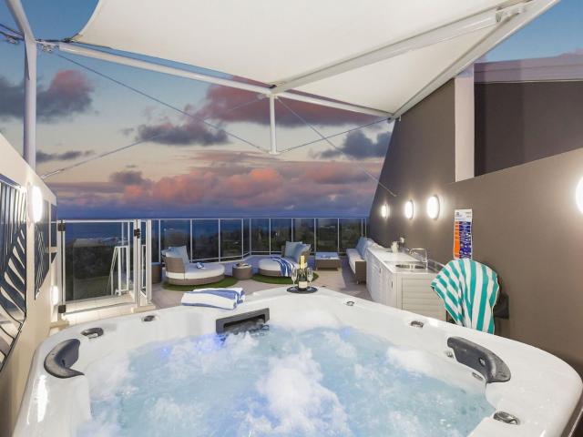 1322 Luxury Beachfront Penthouse with Rooftop Jacuzzi