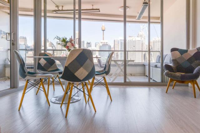 Stunning Darling Harbour View Apartment & Parking