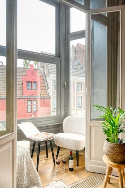 Ghent's Historic Gem - Your Perfect Hideaway