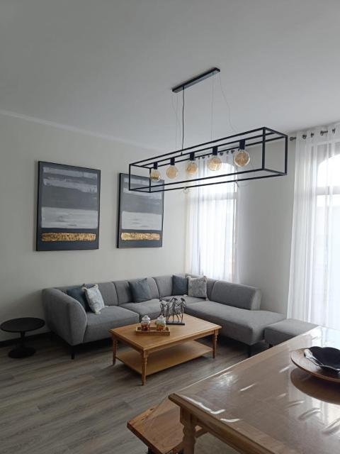 Modern Triplex 140m2 - 4 bedrooms, 1 living room & 2 bathrooms - 8 people in Brussels city