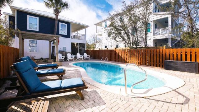 12 C Breeze Private Pool sleeps 16 Near Rosemary