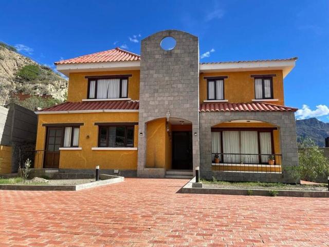 Family Country House in La Paz