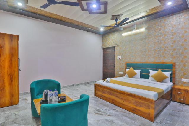 Premium Suites Fully Air Conditioning Spacious & Luxury Room With Great Restaurant & Free Parking Facility- Free Wifi Free Pick Up From Station!!! Top Rated & Most Amazing Family Preferred Hotel In Ayodhya