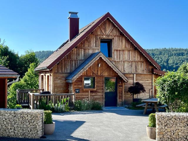 Chalet Vieux Bois, au coeur du village des Rousses