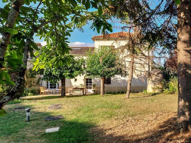 Petit Est - Eco Cottage in large private garden near Saint-Emilion