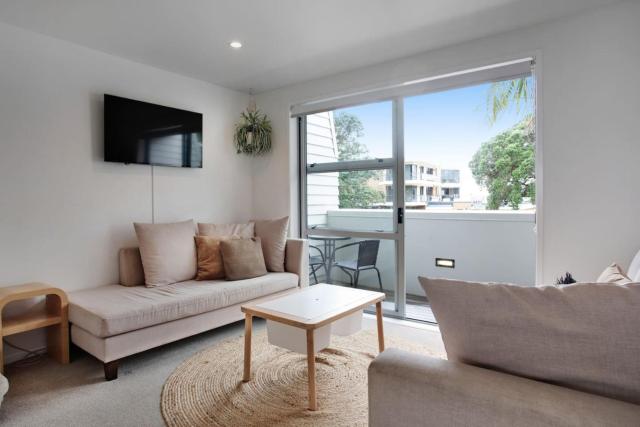 Orewa Beachside Townhouse with Swimming Pool