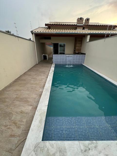 CASA COM PISCINA CHURRASQUEIRA 700mt DA PRAIA