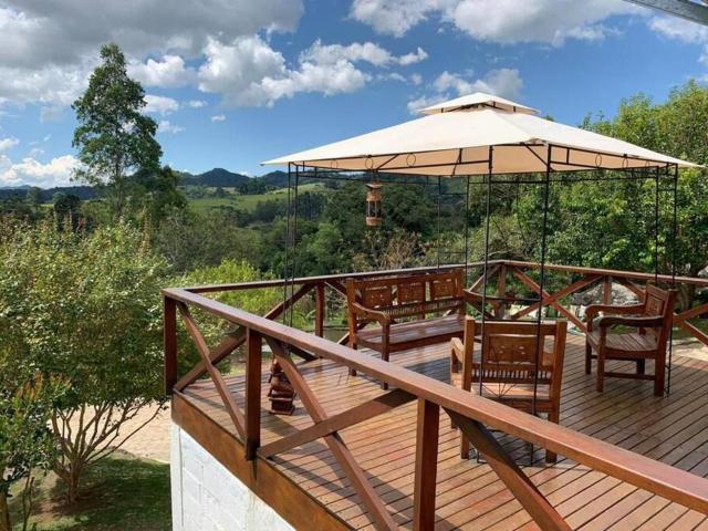 Casa alto padrão 4 Suítes na montanha com vista espetacular