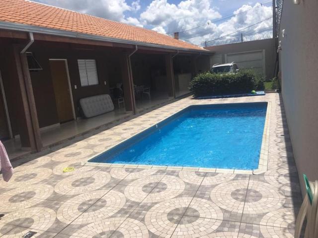 Casa com piscina em Brodowski