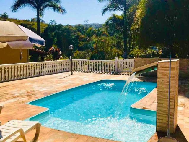 Piscina, churrasco, fogão a lenha a uma hora de BH