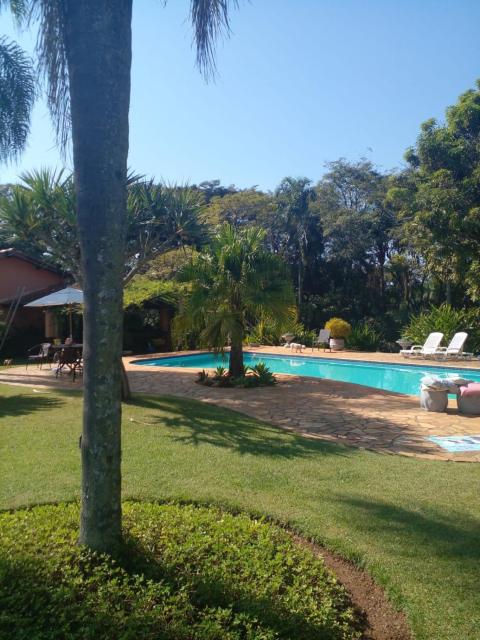 Lindo Rancho na beira do rio com piscina