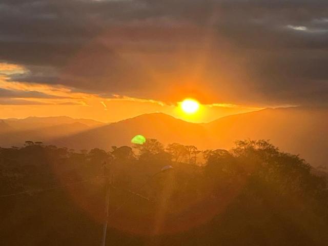 Pousada Estância da Pinha seu Chalé com uma vista deslumbrante das montanhas!