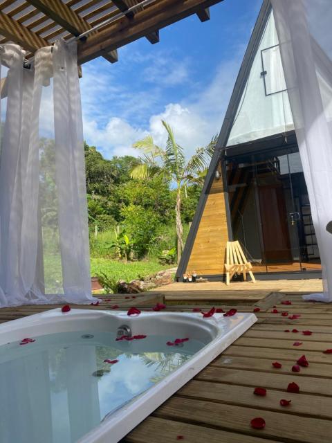 Cabana da reserva com jacuzzi