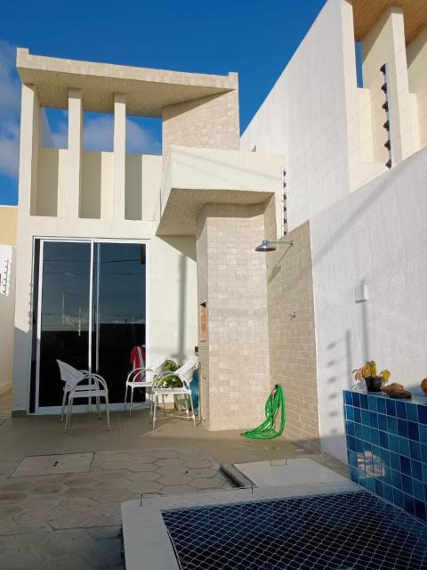 casa com piscina e churrasqueira 5 minutos da praia