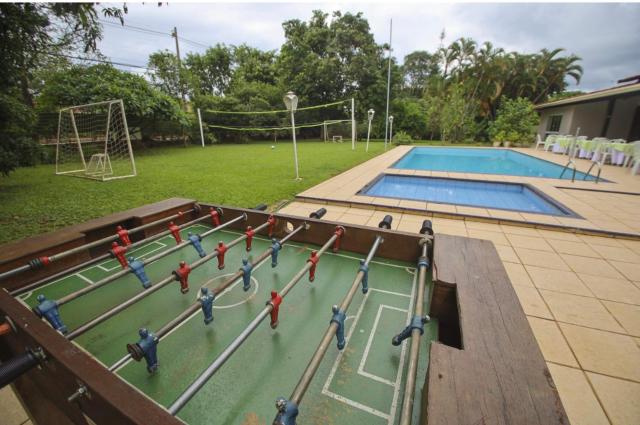 Casa com área verde no Lago Norte