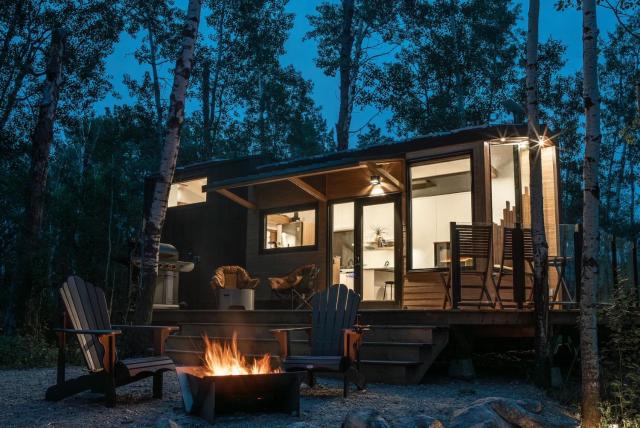 Refuge Bay's Aqua Tiny Home - Luxury Off Grid Escape