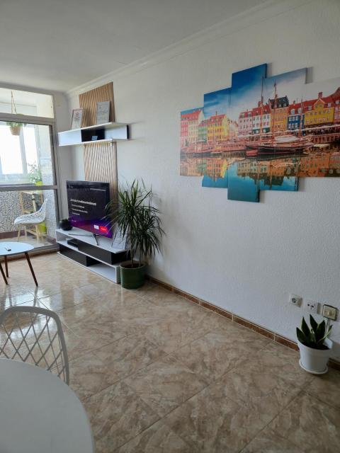 Sea View Apartment - 5 Min Walk to Gibraltar