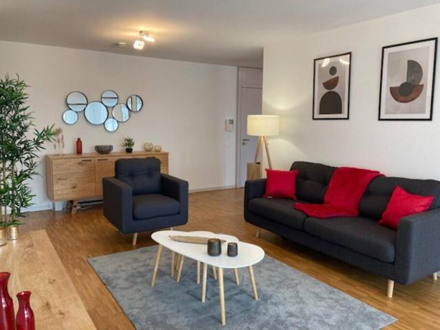 Bright 1-Bed Apartment with Balcony, 5 Minutes from Lausanne City Centre! GDR7