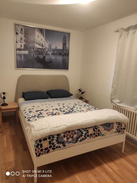 Small Double Room in very quiet and cosy House