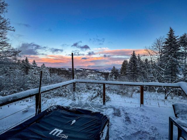 Chalet isolé avec jacuzzi et vue panoramique