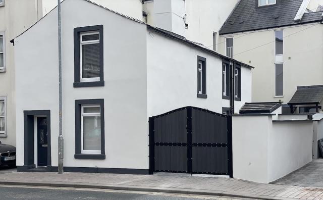 Quirky cottage in the centre of Penrith with a Hot Tub