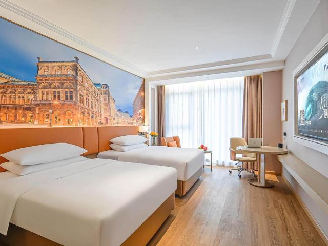 Vienna Hotel Jiangjin Wanda Plaza Shengquansi Subway Station