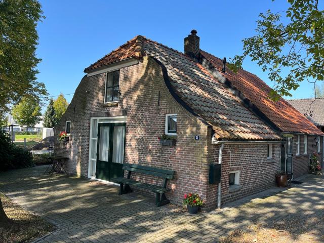 Oude gerestaureerde boerderij met bedstee