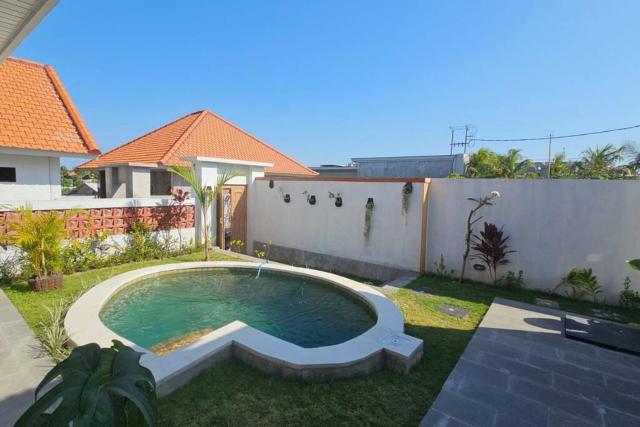 Sunny 2BR Villa with Pool Canggu