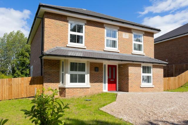 Field View- Amazing 5 bed, Great for contractors and families