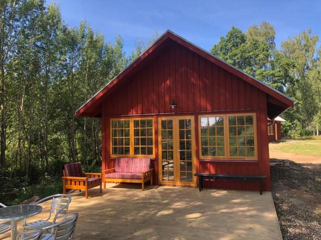 Agundaborg garden cottage with large sun deck