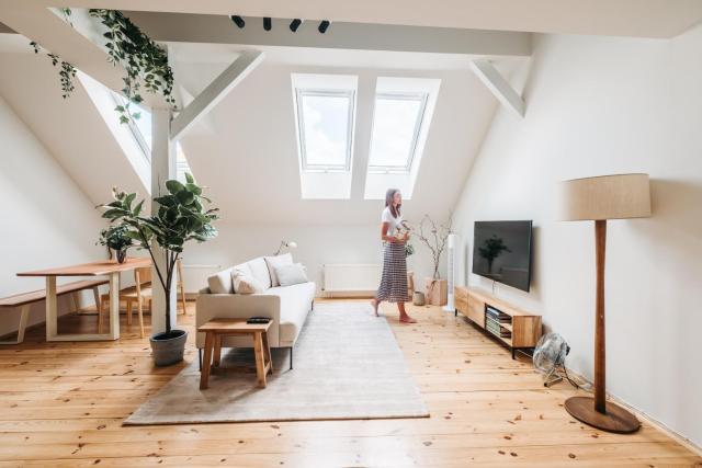 Modern Sunlit Loft with A/C in Prime Location