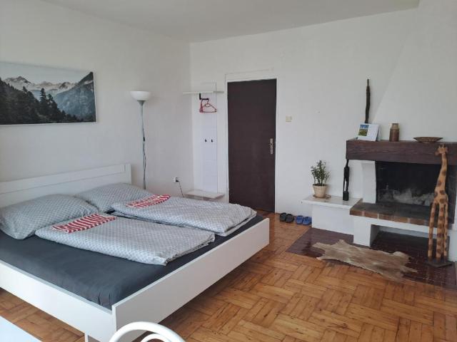 apartmán s krbem