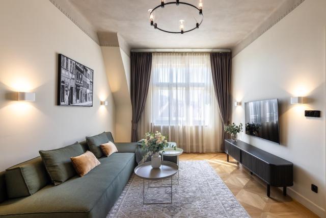 Luxury 2 bedroom apartment with AC in the Old Town