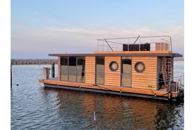 Hausboot Fjord HAVEN mit Biosauna in Barth